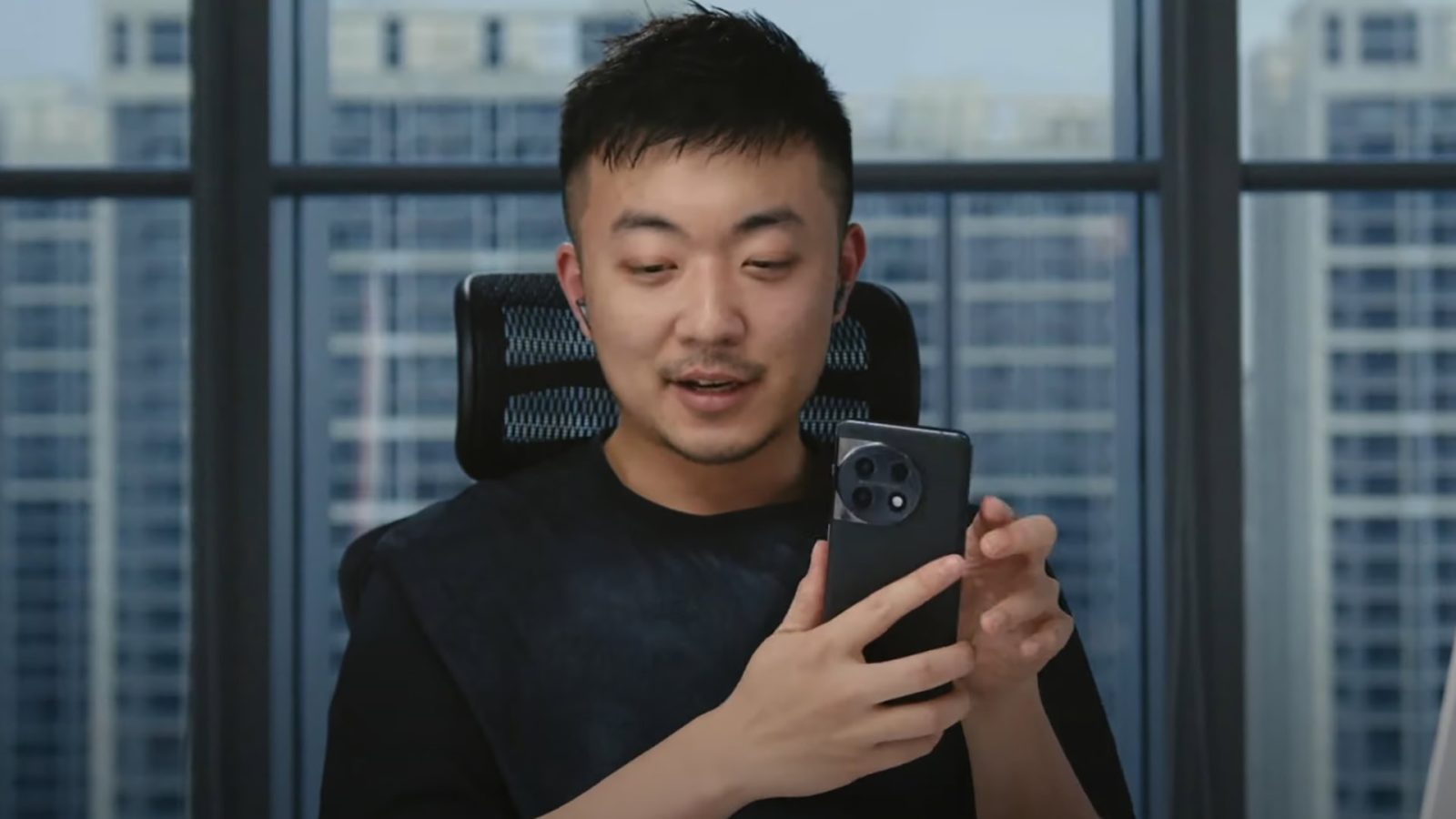 nothing’s-carl-pei-predicts-future-phones-will-run-on-a-single-app.-do-you-agree?
