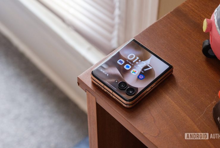 don’t-wait-for-the-galaxy-z-flip-7,-get-the-motorola-razr-ultra-(2025)-now-—-here’s-why