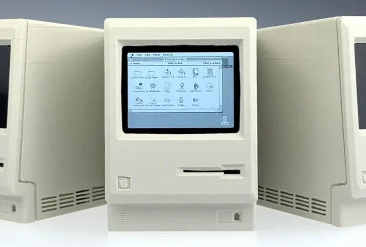 this-mini-mac-has-a-smaller-screen-than-the-original-iphone