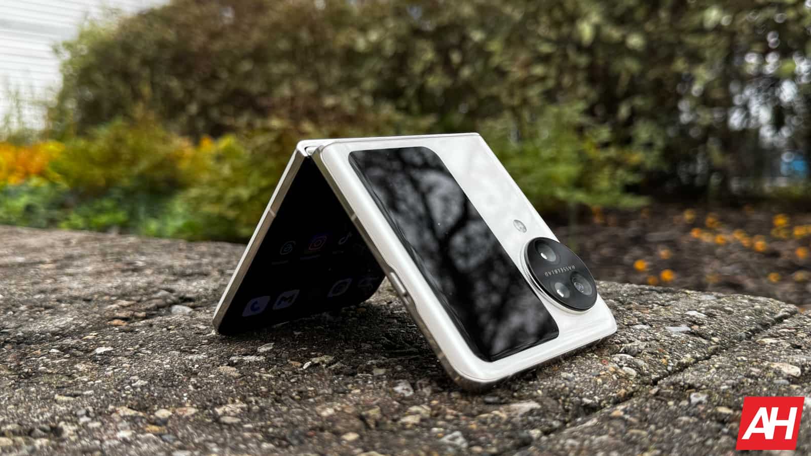 patent-pending,-hype-building:-this-could-be-oppo’s-next-flip-phone
