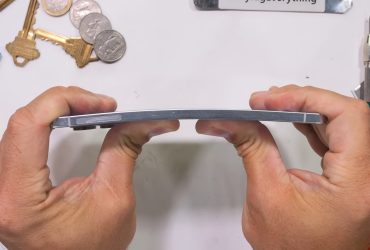 does-it-bend?-watch-jerryrigeverything-try-to-break-the-galaxy-s25-edge-in-durability-test.