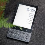 review:-the-minimal-phone-wants-you-to-hate-phones,-and-it-works