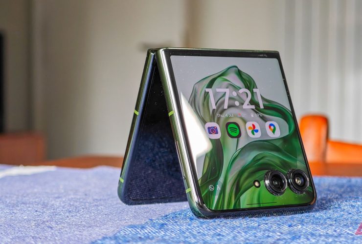 save-big-on-the-new-moto-razr+-with-a-massive-$300-price-cut