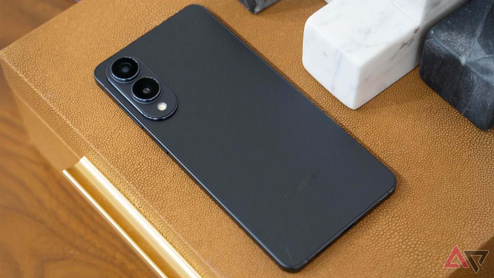 samsung-executive-calls-the-galaxy-s25-edge-the-‘goldilocks’-phone