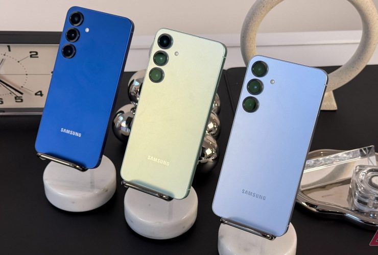 easy-being-green:-ryan-reynolds-hypes-up-rcs-for-mint-mobile’s-new-galaxy-s25-deal