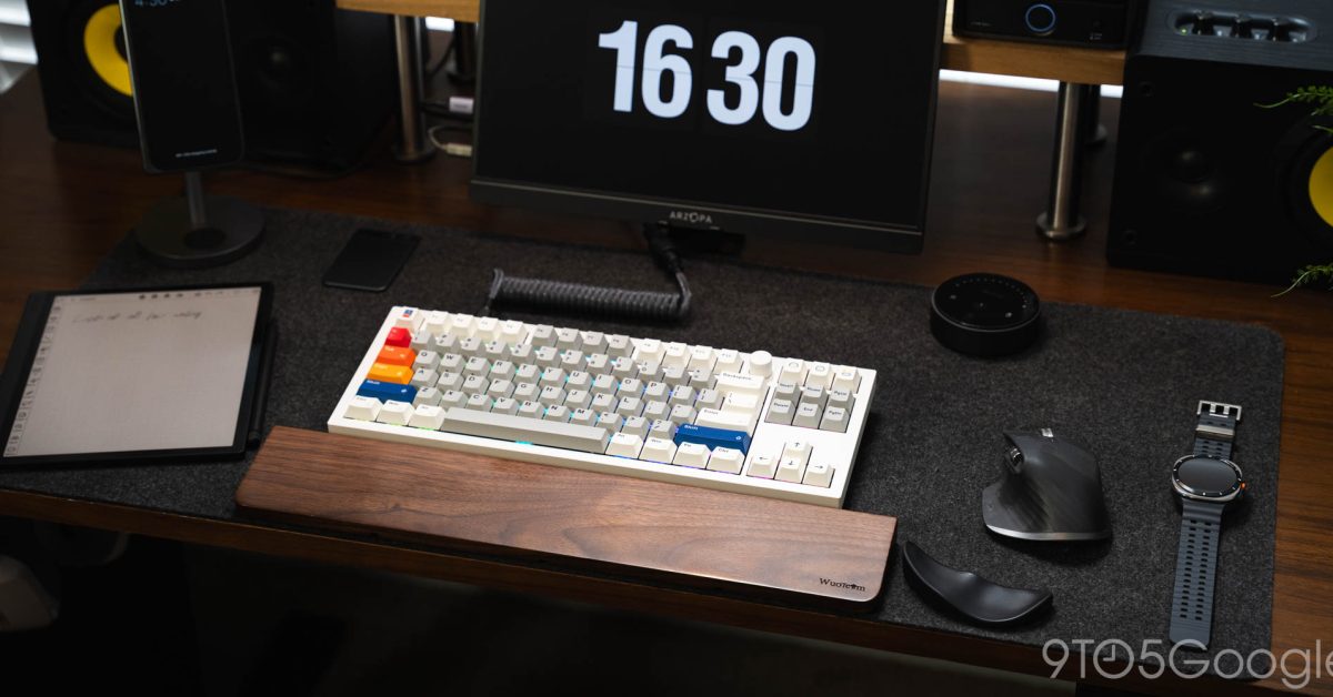 here’s-a-list-of-some-favorite-devices-that-live-on-my-desk,-always
