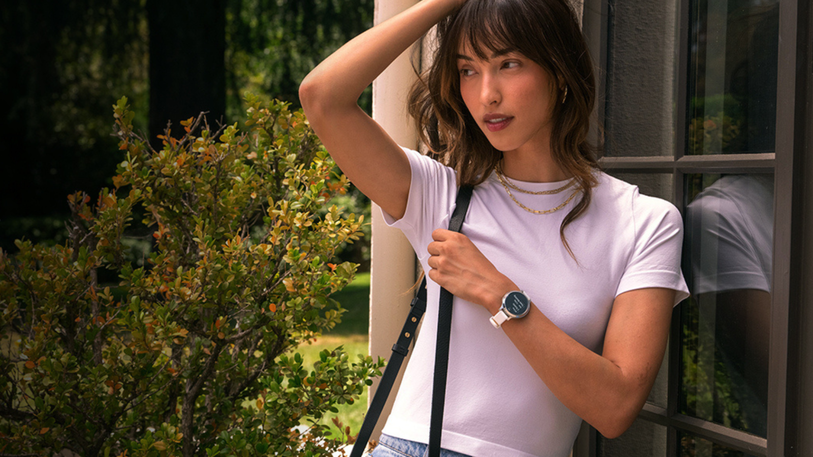 this-ultra-stylish-garmin-smartwatch-just-dropped-to-an-all-time-low-price