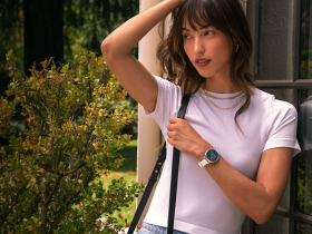 this-ultra-stylish-garmin-smartwatch-just-dropped-to-an-all-time-low-price