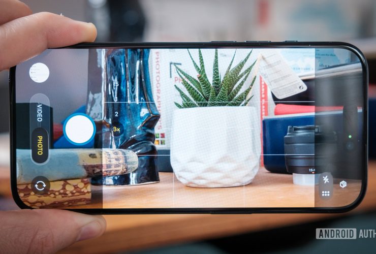 dear-android-oems:-please-don’t-copy-apple’s-minimalistic-camera-app