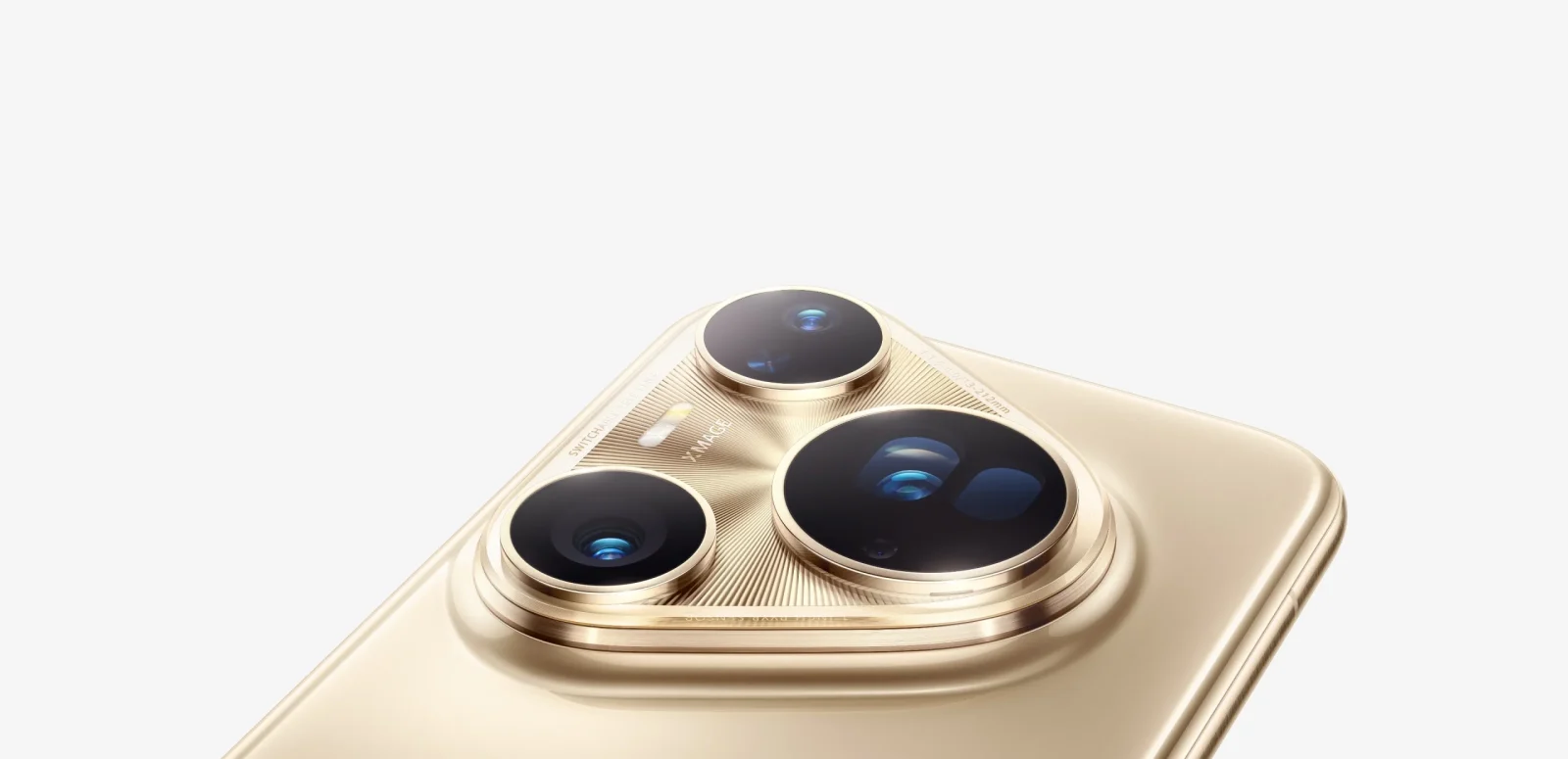 huawei-just-put-a-freaking-zoom-transformer-in-a-smartphone