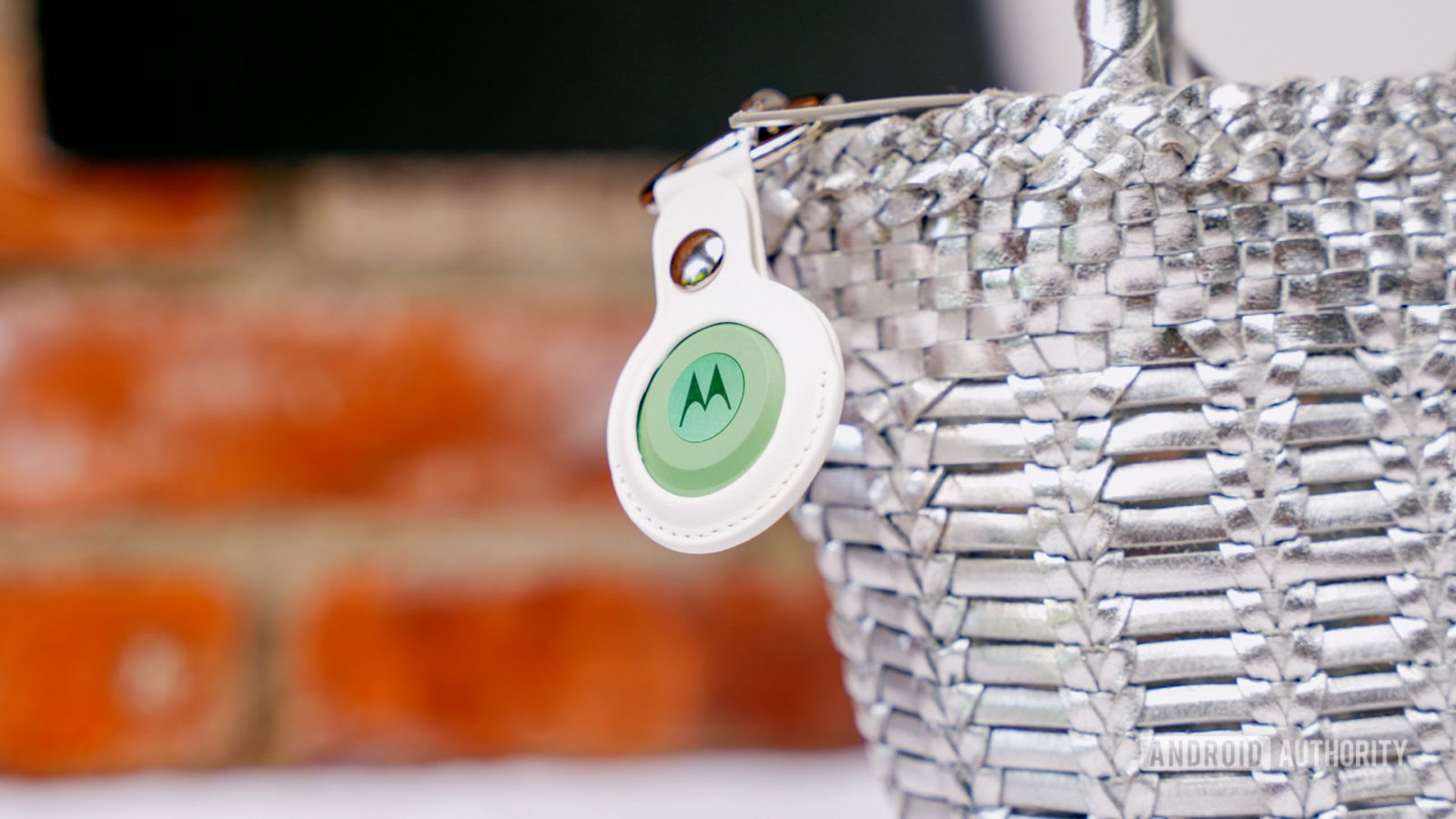 android-find-hub-can-now-precisely-locate-your-moto-tag-trackers-thanks-to-uwb