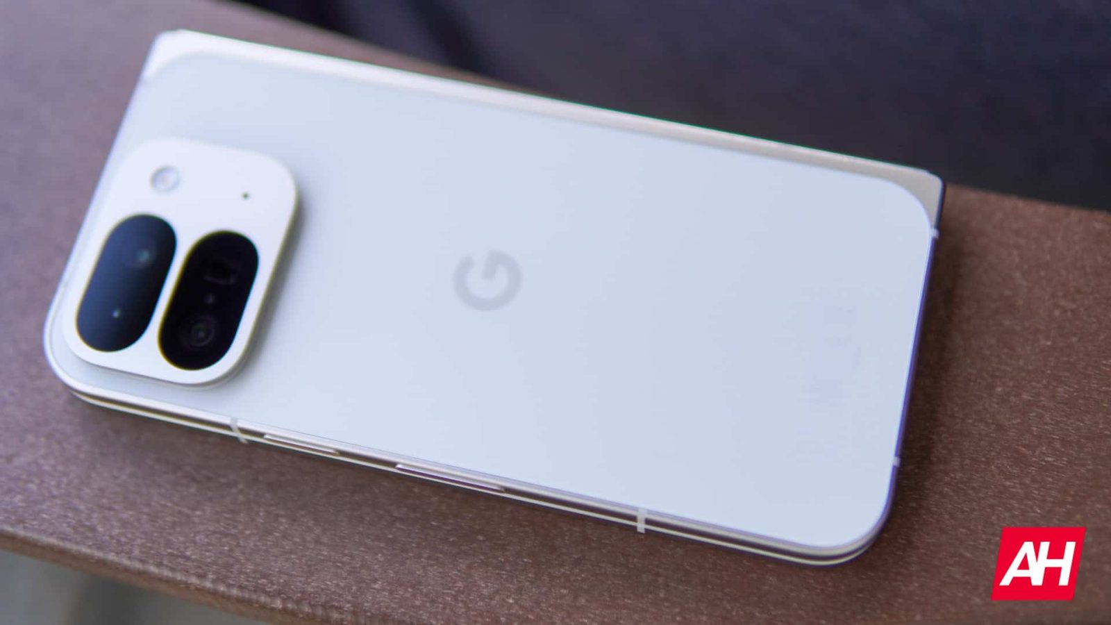 no-more-blinding-glare:-google-pixel-phones-will-get-flashlight-brightness-controls