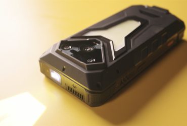hands-on-with-the-ulefone-armor-34-pro:-projector-power-in-your-pocket