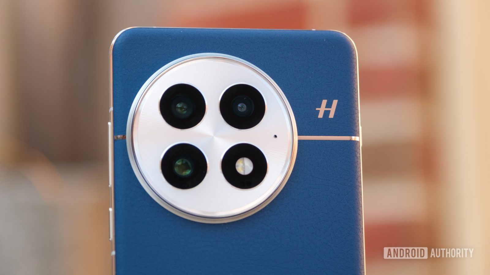 if-this-oneplus-15-camera-leak-is-true,-oneplus-might-be-making-a-critical-mistake